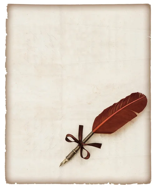 Foglio di carta antica e penna inchiostro vintage isolato su bianco — Foto Stock
