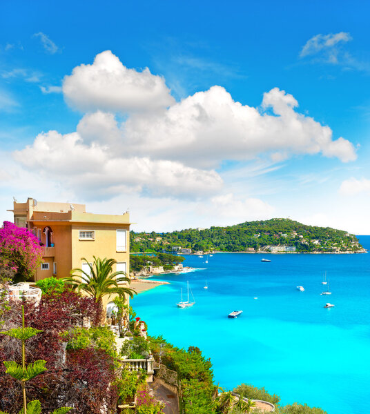 средиземноморский пляжный пейзаж, французская ривьера, провинция
