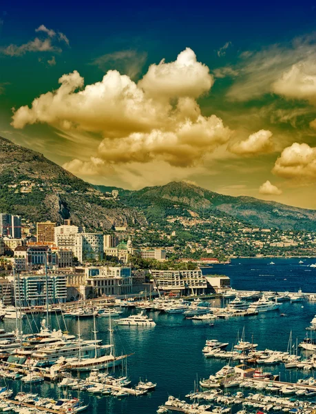 Wunderschöner Sonnenuntergang in Monaco. mediterrane Landschaft — Stockfoto