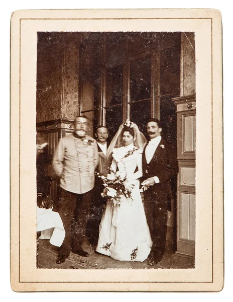 Portrait of just married couple. nostalgic picture, circa 1900 — Stock Photo, Image