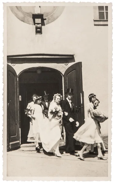 Αρχική παλαιά γαμήλια φωτογραφία. πορτρέτο του μόλις παντρεμένο ζευγάρι — Φωτογραφία Αρχείου