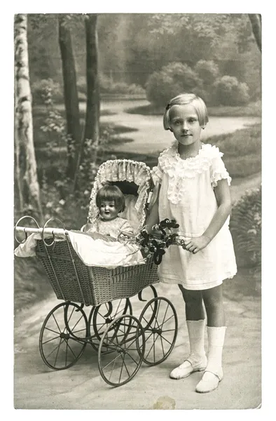 Foto velha de menina com brinquedo de boneca — Fotografia de Stock