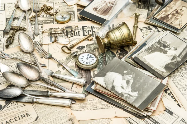 Antique goods prepared for sale on the flea market — Stock Photo, Image