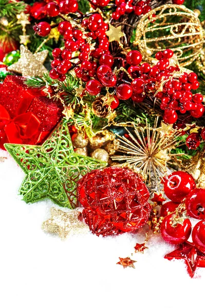 Christmas decoration with red baubles and golden garland — Stock Photo, Image