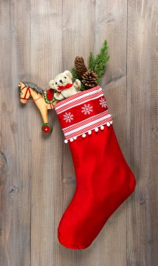 nostaljik vintage oyuncak dekorasyonu ile Noel çorap