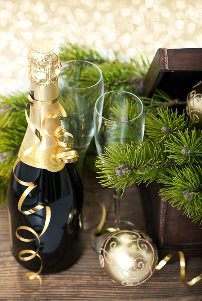 Bottle of champagne and two glasses — Stock Photo, Image