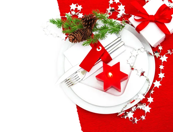 お祝いクリスマスのテーブルの場所の設定の装飾 — ストック写真