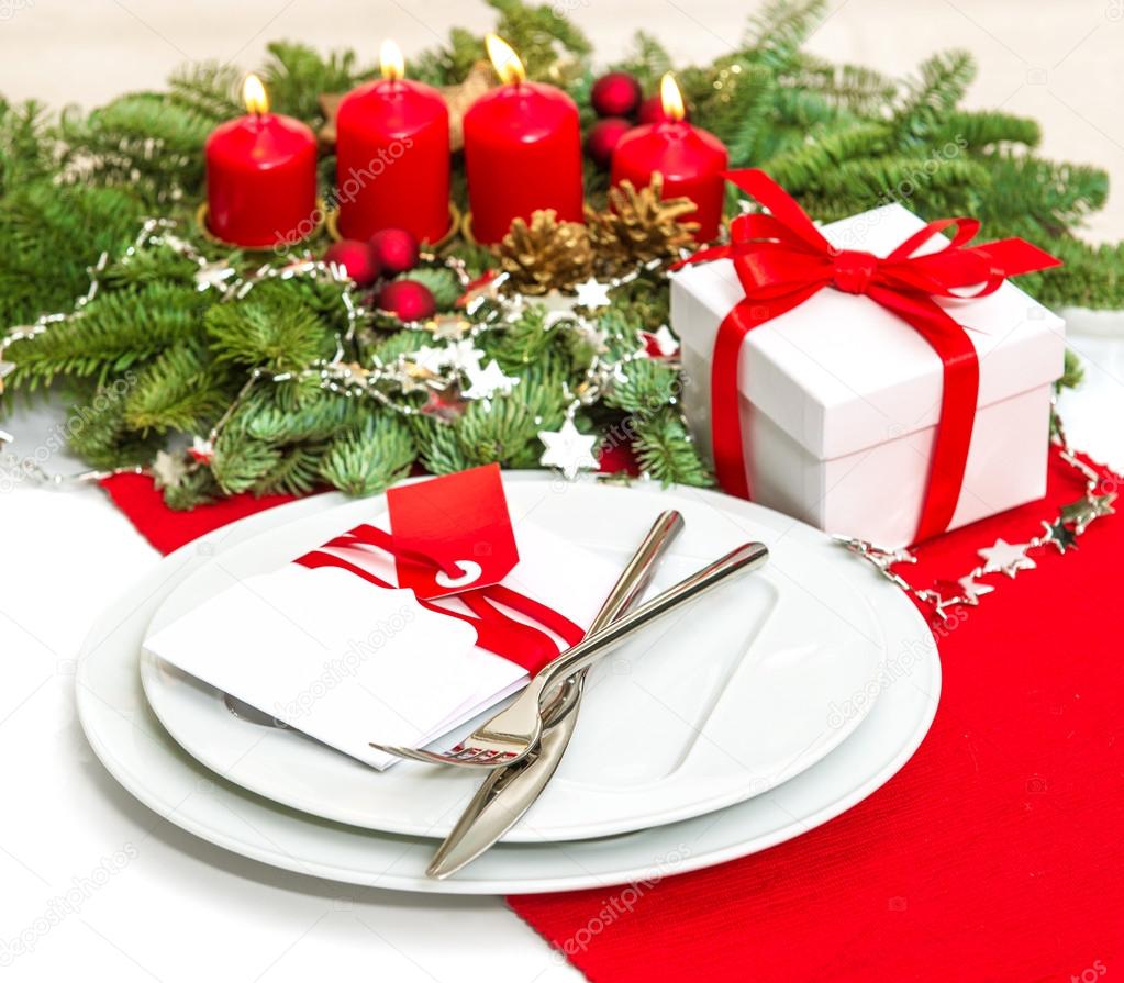 christmas table place setting decoration in red