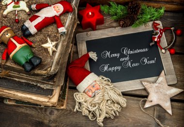 Vintage Noel dekorasyonu ile antika baubles ve oyuncaklar