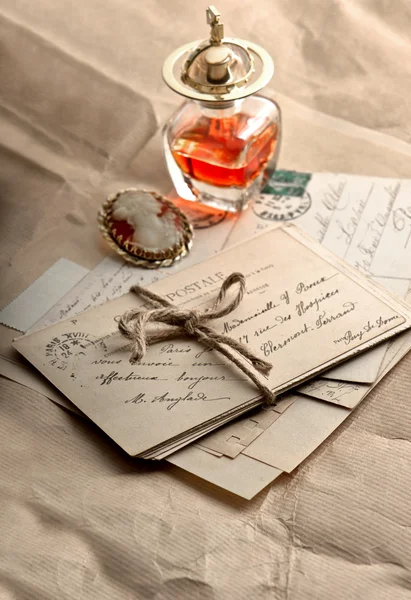 Старые письма, открытки и старинные вещи — стоковое фото