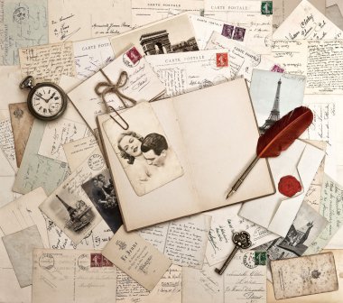 boş açık günlüğü kitap, eski aksesuarları, kartpostallar