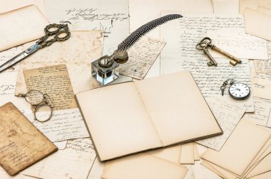 eski mektup ve kartpostallar, vintage aksesuarları ve el yazısı
