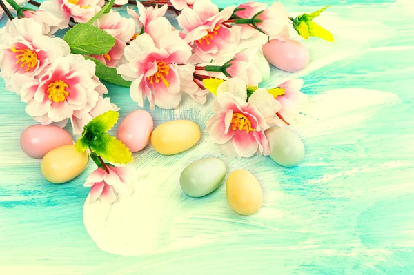 Çiçek ve yumurta Paskalya dekorasyon. İlkbahar — Stok fotoğraf