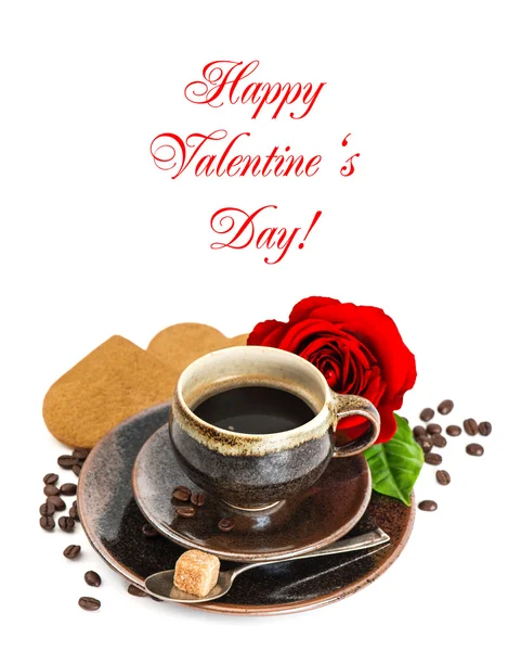 Kaffee, rote Rose und Herzkuchen auf Weiß — Stockfoto