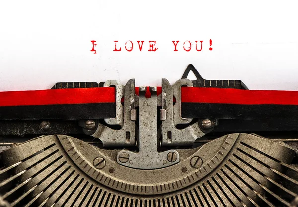 Gammal skrivmaskin med exempeltext jag älskar dig — Stockfoto