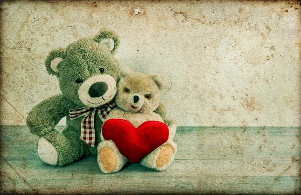 Teddy Bears paar met rood hart. De dag van Valentijnskaarten concept — Stockfoto
