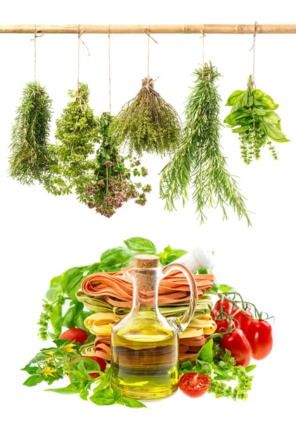 Olive oil with fresh italian pasta, herbs and tomatoes — Stock Photo, Image