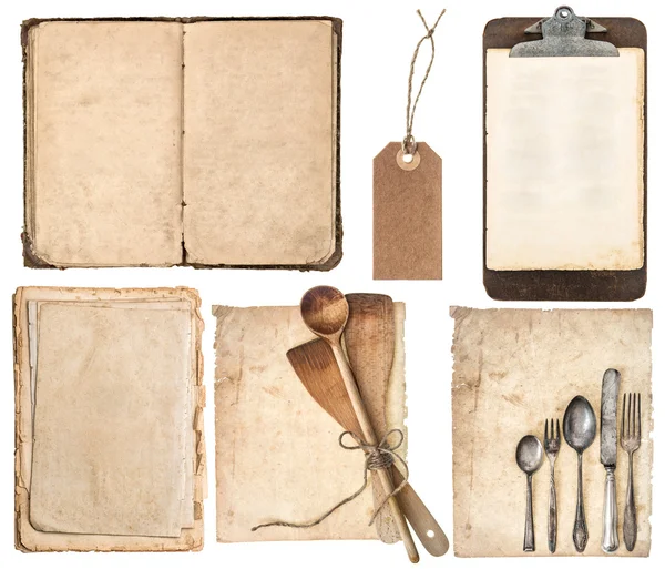 Кухонне начиння, стара кулінарна книга, сторінки та буфер обміну — стокове фото