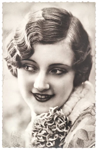 Portrait vintage de jeune femme avec des fleurs — Photo