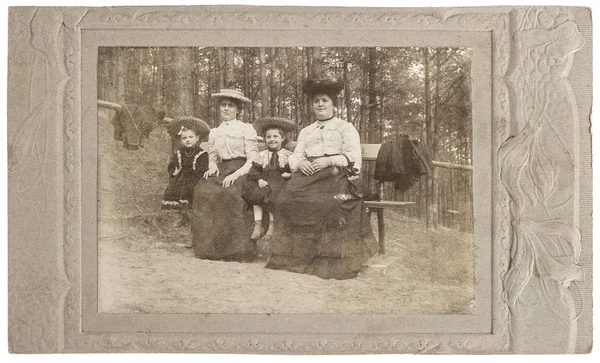 Antika familjeporträtt av mor och dotter — Stockfoto