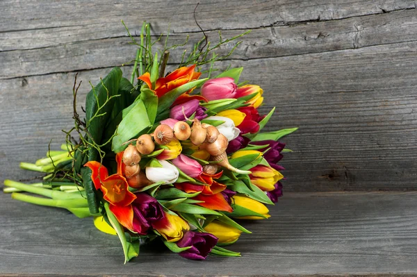 Spring tulip flowers over rustic wooden background — Stock Photo, Image