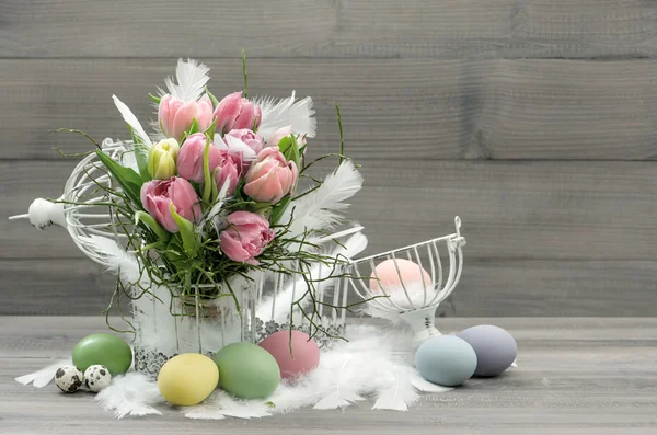 Easter composition with eggs and pastel tulips — Stock Photo, Image
