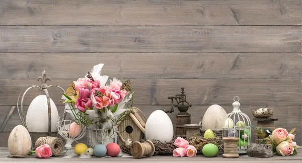 Easter. home interior decoration with pink tulips — Stock Photo, Image