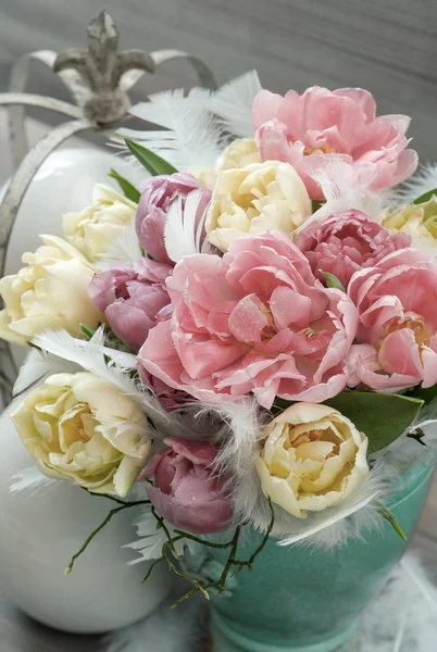 Kwiatów tulipanów miękkie z pisanki. w stylu retro — Zdjęcie stockowe
