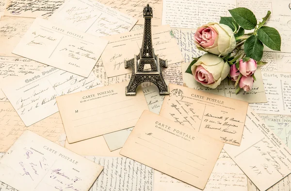 Roses, french postcards and souvenir Eiffel Tower Paris — Stock Photo, Image