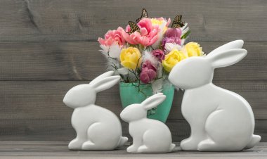 Lale çiçek ile Paskalya tavşanları