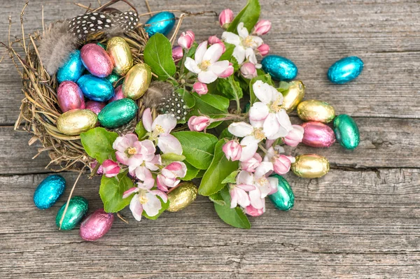 Easter eggs and apple blossoms — Stock Photo, Image