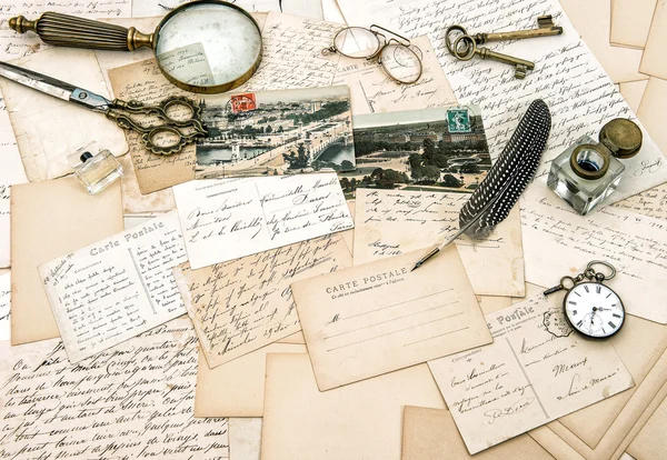 Old handwritten french letters and postcards, vintage office acc — Stock Photo, Image