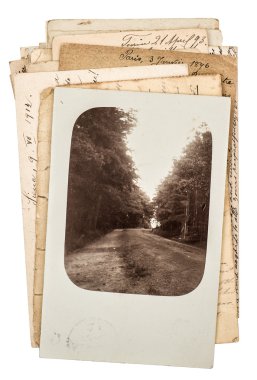 Antik kartpostallar ve retro tarzı fotoğraf yığını