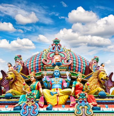 en eski hindu Tapınağı sri mariamman Singapur üzerinden mavi gökyüzü