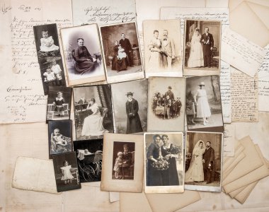 Eski harfler ve antika aile fotoğrafları