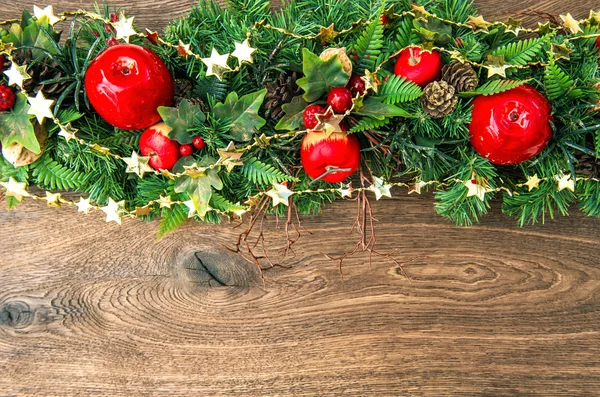 Jul dekoration röd gröna guld över trä bakgrund — Stockfoto