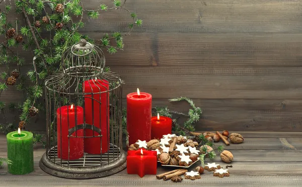 Decoración de Navidad vintage con velas y galletas — Foto de Stock