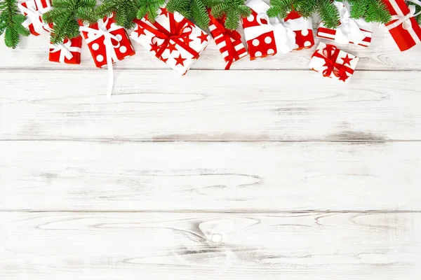Kerst Achtergrond Met Geschenkdozen Dennenbomen Takken Decoratie — Stockfoto