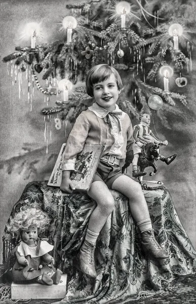 Niño Feliz Con Árbol Navidad Regalos Juguetes Vintage Imagen Antigua — Foto de Stock