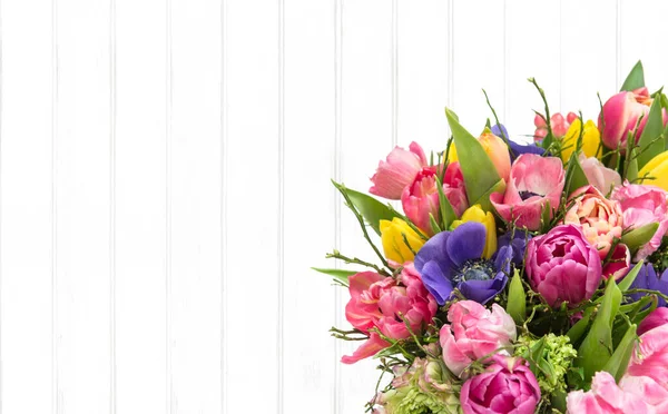 Bouquet Fiori Tulipano Primavera Sfondo Legno Luminoso — Foto Stock