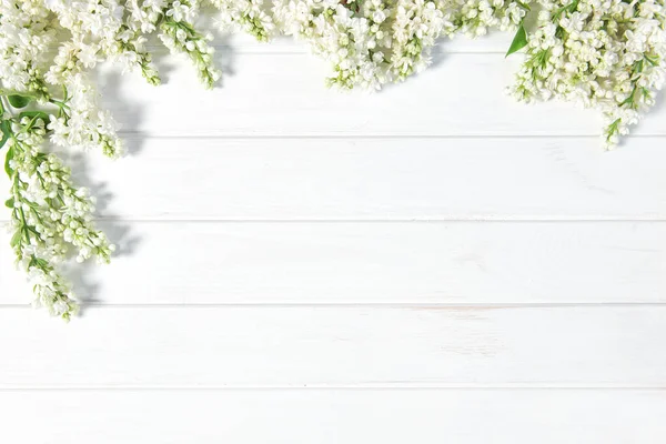 Fondo Madera Lavado Brillante Con Decoración Flores Lila Blanca — Foto de Stock