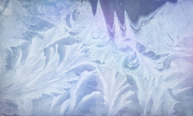 Cam eğiminde doğal buz desenleri var.