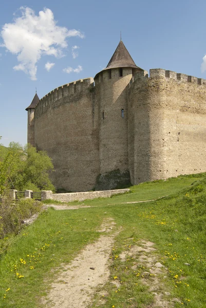 Castillo fortaleza y carretera — Foto de Stock