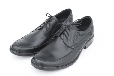 Beyaz arka planda erkek ayakkabıları