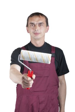 Boya silindirli bir boyacı.