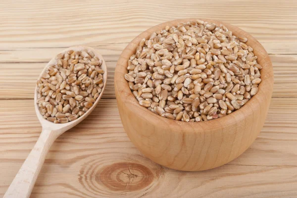 Cereali di grano in un piatto . — Foto Stock