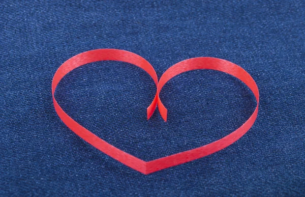 Heart from a paper on a blue background, Valentine's Day. — Stock Photo, Image