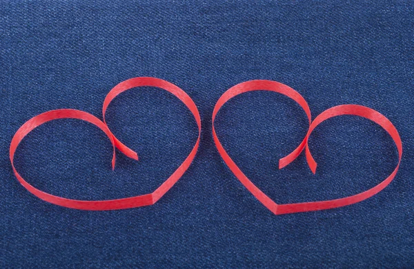 Two paper hearts on jeans background. — Stock Photo, Image