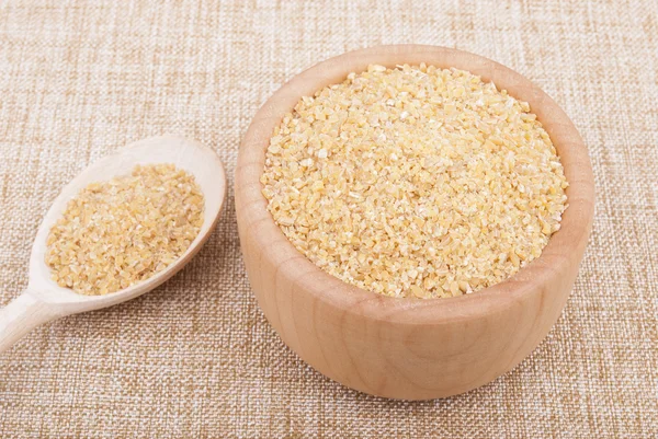 Cereales de trigo en un tazón —  Fotos de Stock