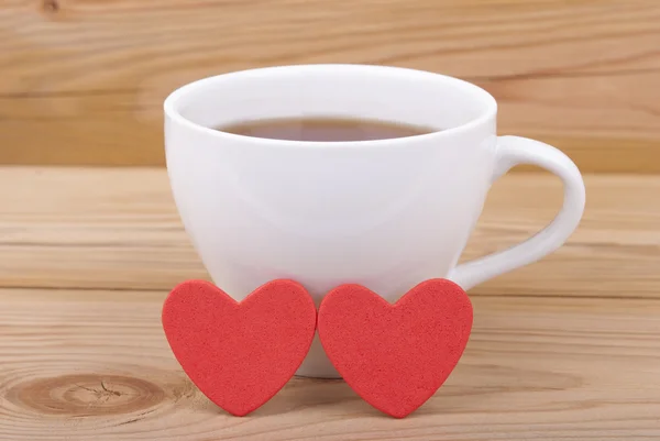 Cup of tea and two red hearts. — Stock Photo, Image